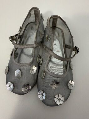 Zara Girls' Metallic Gray Floral Mary Janes